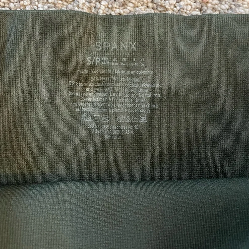 Spanx camo leggings green small